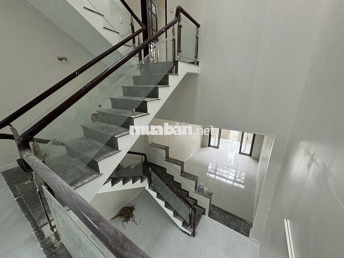 Cho thuê nhà 4 tầng, 5 phòng, vệ sinh khép kín, mới sạch sẽ