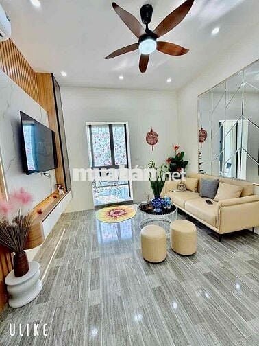 Bán nhà CC Đền Lừ 1 DT:49/70 m, gồm PK,Bếp,2N,FULL nội thất