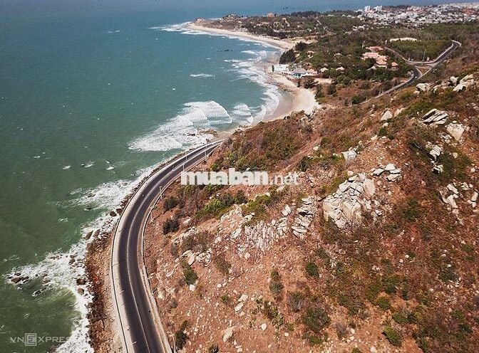 Cho thuê nhà nguyên căn 1 trệt, 2 lầu, hẻm ô tô, đường Phạm Hồng Thái