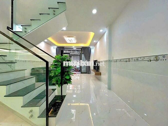 Nhà đẹp vào ở liền đường xe hơi gần Phú Mỹ Hưng quận 7
