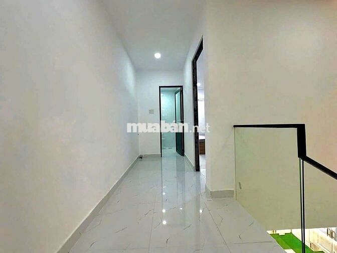 Nhà đẹp vào ở liền đường xe hơi gần Phú Mỹ Hưng quận 7