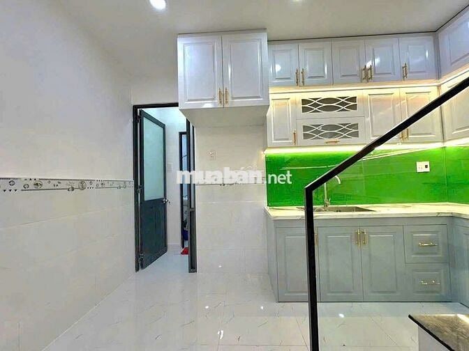 Nhà đẹp vào ở liền đường xe hơi gần Phú Mỹ Hưng quận 7