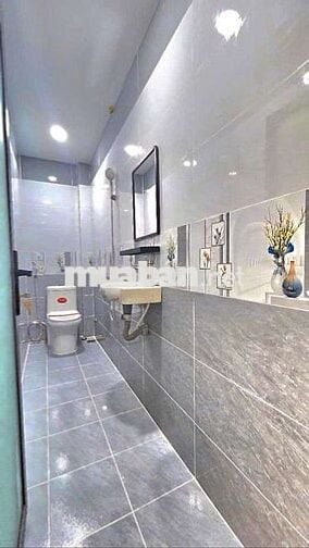 BÁN NHÀ ĐẸP  HẺM XE HƠI KẾ MT , NGAY LÊ VĂN QUỚI , GIÁ TỐT