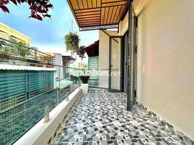 Nhà đẹp vào ở liền đường xe hơi gần Phú Mỹ Hưng quận 7