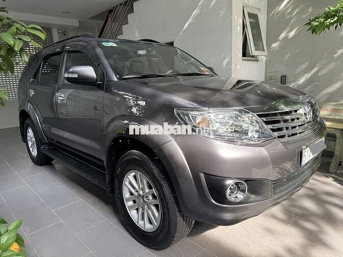 Toyota Fortuner 2014 Xăng 1 cầu Xám