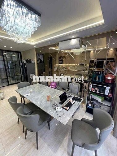 PHỐ NGỌC KHÁNH BA ĐÌNH - PHÂN LÔ - Ô TÔ - THANG MÁY - 20 RA Ô TÔ