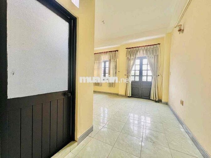 Cho Thuê Nhà Lớn 1 Trệt 2 Lầu Ngay Ngã Ba Bầu