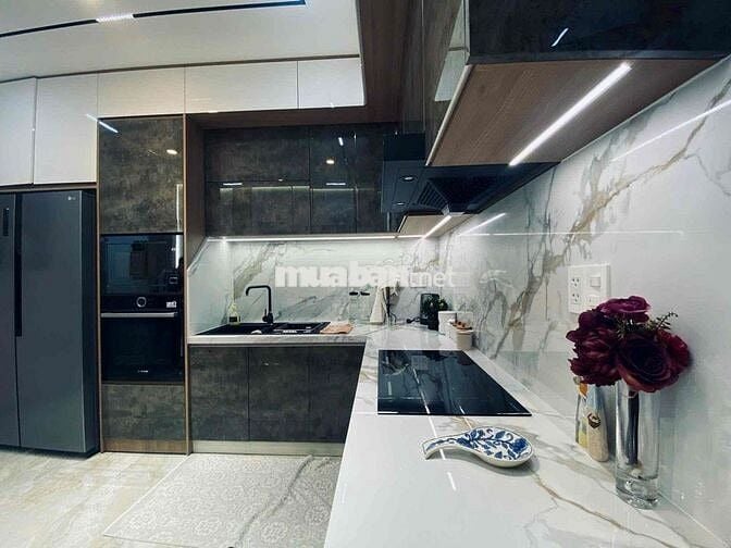 CHO THUÊ STUDIO CAO CAO CẤP CỬA SỔ TRỜI FULL NỘI THẤT TẠI QUẬN 5