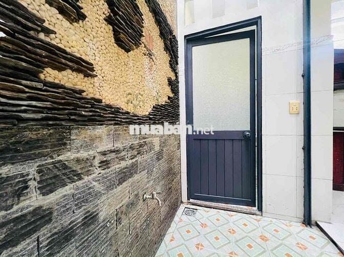 Cho Thuê Nhà Lớn 1 Trệt 2 Lầu Ngay Ngã Ba Bầu