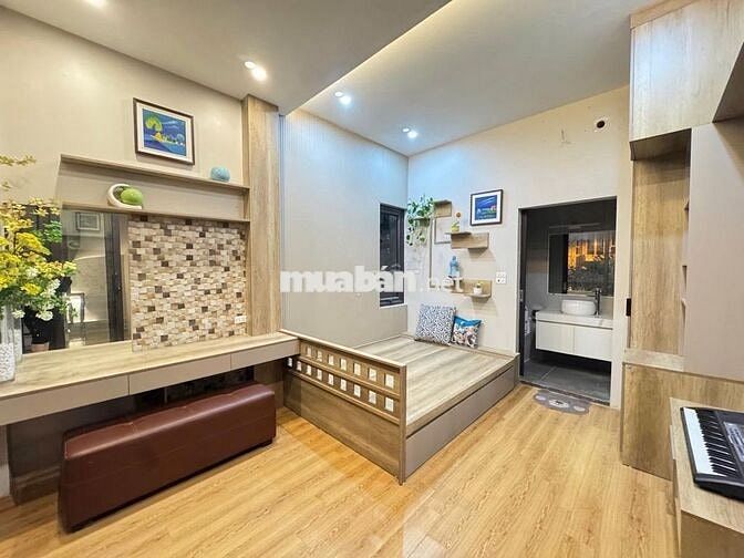 Nhà đẹp Nguyễn văn cừ , mt 6m5 , ô tô vào nhà chỉ 11.9 tỷ