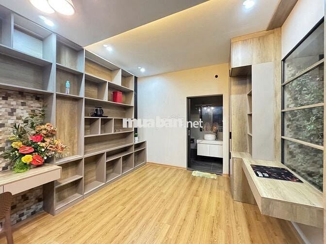 Nhà đẹp Nguyễn văn cừ , mt 6m5 , ô tô vào nhà chỉ 11.9 tỷ