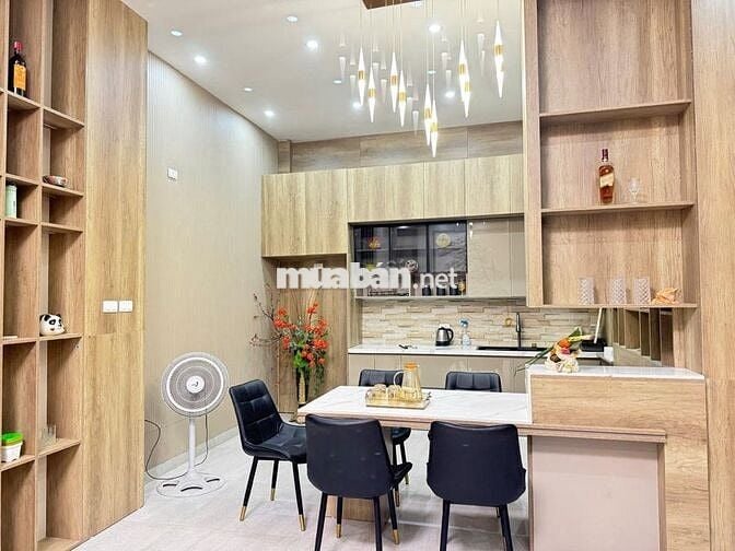 Nhà đẹp Nguyễn văn cừ , mt 6m5 , ô tô vào nhà chỉ 11.9 tỷ