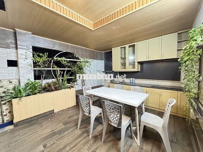 Nhà đẹp Nguyễn văn cừ , mt 6m5 , ô tô vào nhà chỉ 11.9 tỷ