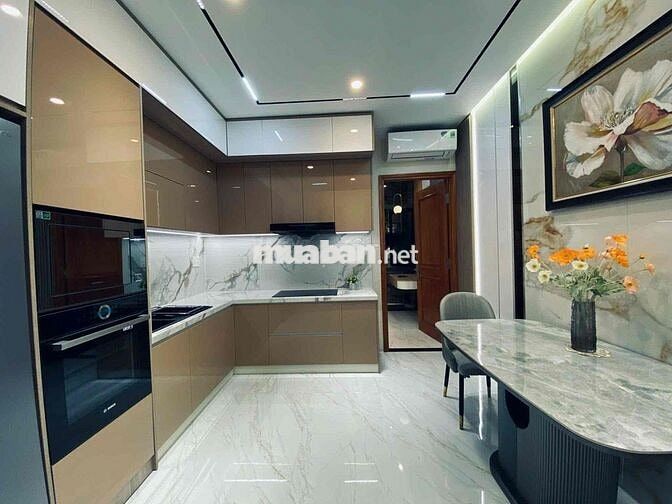 CHO THUÊ STUDIO CAO CAO CẤP CỬA SỔ TRỜI FULL NỘI THẤT TẠI QUẬN 5