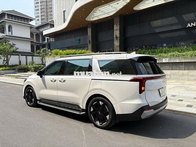 Kia New Carnival Luxury 2.2D 2025 Trắng Like New