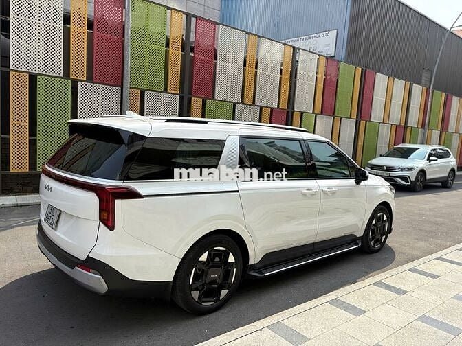 Kia New Carnival Luxury 2.2D 2025 Trắng Like New