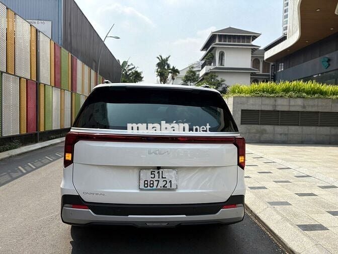 Kia New Carnival Luxury 2.2D 2025 Trắng Like New