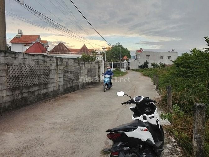 Nhà vườn gần sông Nhơn Trạch, giá rẻ ,MT đường oto.SR chính chủ.GỌI