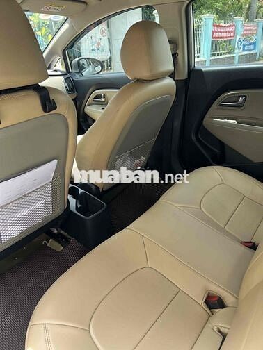 Kia Rio 2016 1.4 AT Sedan - 84000 km