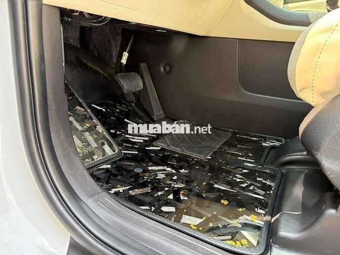 Kia New Carnival Luxury 2.2D 2025 Trắng Like New