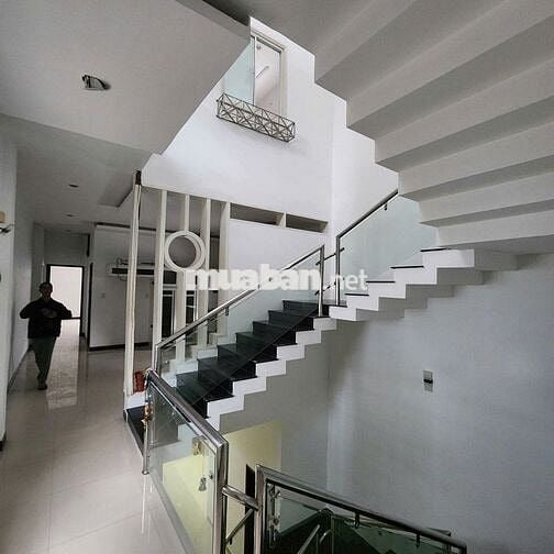 NHÀ 3 TẦNG, 125M2, ĐƯỜNG NGUYỄN TẤT THÀNH, TẦNG 1 TRỐNG SUỐT