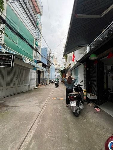 Nhà hẻm 8m – Lạc Long Quân – ngay chợ Tân Bình. 60m vuông. Nhỉnh 100tr