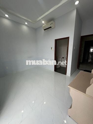 NHÀ 3 LẦU VÀ 1 LỬNG, 4 PHÒNG NGỦ, ĐƯỜNG NGUYỄN THỊ THẬP. QUẬN 7