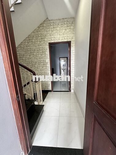 NHÀ 3 LẦU VÀ 1 LỬNG, 4 PHÒNG NGỦ, ĐƯỜNG NGUYỄN THỊ THẬP. QUẬN 7