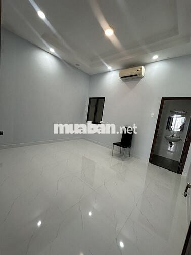 NHÀ 3 LẦU VÀ 1 LỬNG, 4 PHÒNG NGỦ, ĐƯỜNG NGUYỄN THỊ THẬP. QUẬN 7