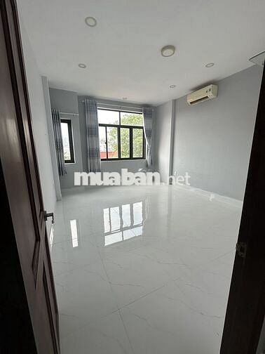 NHÀ 3 LẦU VÀ 1 LỬNG, 4 PHÒNG NGỦ, ĐƯỜNG NGUYỄN THỊ THẬP. QUẬN 7