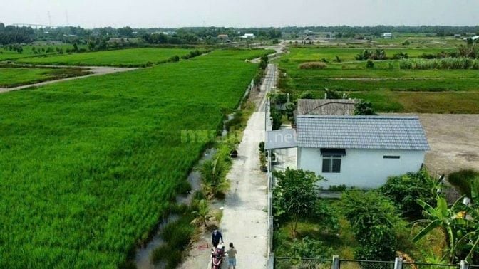 Nhà vườn gần sông Nhơn Trạch, giá rẻ ,MT đường oto.SR chính chủ.GỌI