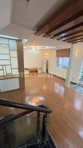 Chính chủ cho thuê nhà mặt ngõ to phố Giảng Võ (đối diện Vin đang xây)