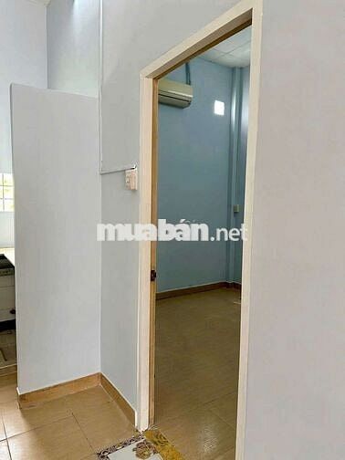 Cho thuê nhà nguyên căn hẻm xe hơi 300 Nguyễn Văn Linh