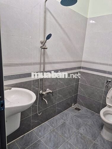 Chủ bán thanh lý cắt lỗ nhà mặt tiền gần chợ Qui Đức giá 1 tỷ 070tr