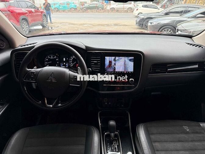 Mitsubishi Outlander 2022 2.0 CVT 25000 km một chủ