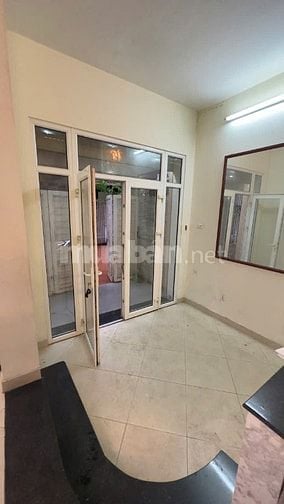 Chính chủ cho thuê nhà mặt ngõ to phố Giảng Võ (đối diện Vin đang xây)