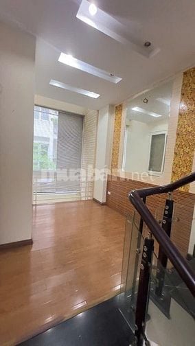 Chính chủ cho thuê nhà mặt ngõ to phố Giảng Võ (đối diện Vin đang xây)