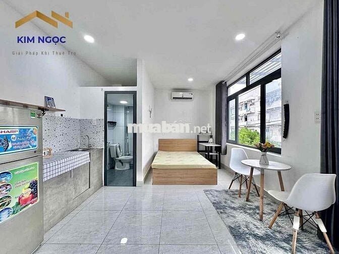 CHO THUÊ CĂN HỘ BAN CÔNG FULL NỘI THẤT NGAY BA THÁNG HAI - QUẬN 10