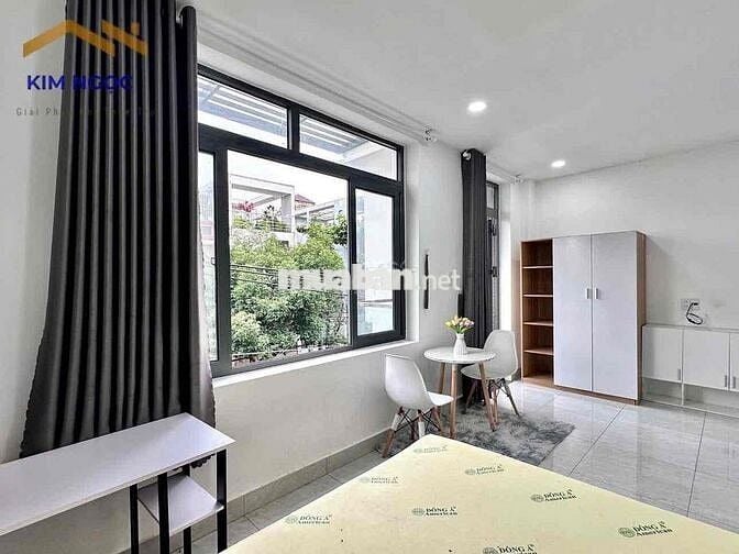 CHO THUÊ CĂN HỘ BAN CÔNG FULL NỘI THẤT NGAY BA THÁNG HAI - QUẬN 10