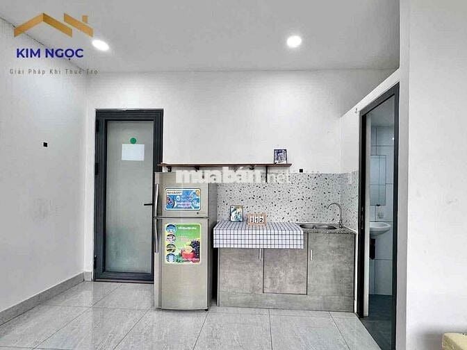 CHO THUÊ CĂN HỘ BAN CÔNG FULL NỘI THẤT NGAY BA THÁNG HAI - QUẬN 10