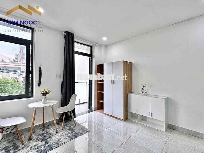 CHO THUÊ CĂN HỘ BAN CÔNG FULL NỘI THẤT NGAY BA THÁNG HAI - QUẬN 10
