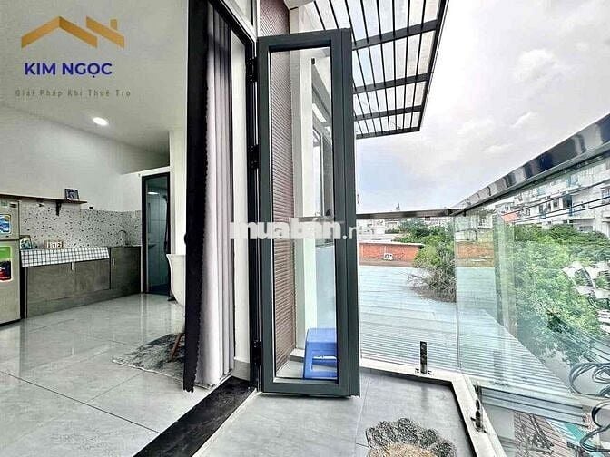 CHO THUÊ CĂN HỘ BAN CÔNG FULL NỘI THẤT NGAY BA THÁNG HAI - QUẬN 10