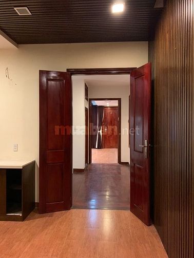 Khu vip Nguyễn Khang Lô góc. DT 50m x 5 tầng, MT 4.5m. Ôtô vào nhà