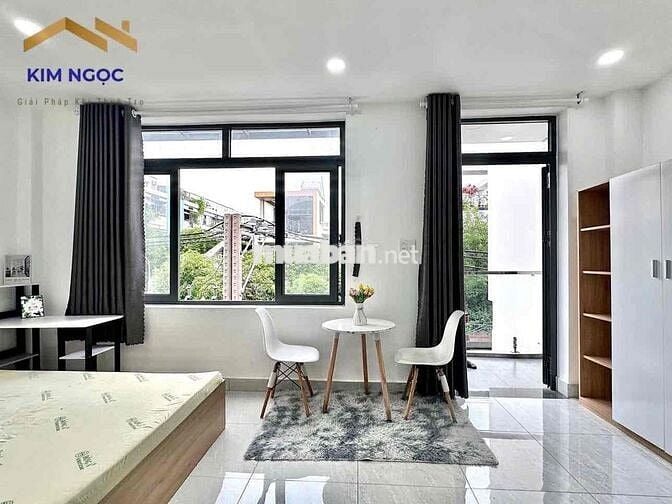 CHO THUÊ CĂN HỘ BAN CÔNG FULL NỘI THẤT NGAY BA THÁNG HAI - QUẬN 10