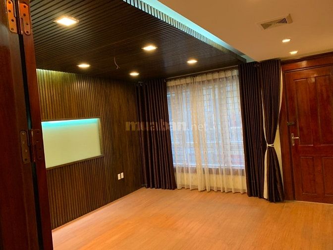 Khu vip Nguyễn Khang Lô góc. DT 50m x 5 tầng, MT 4.5m. Ôtô vào nhà