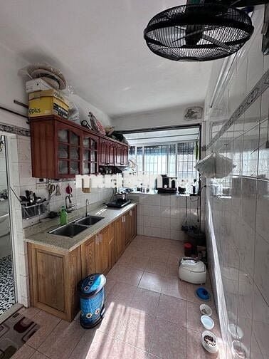 Bán căn hộ tập thể Thanh Xuân Bắc, oto đỗ cửa, 70M, 2 ngủ 2 wc.