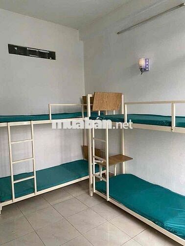 nhà nguyên căn trệt 3 lầu ngay cổng đại học ngân hàng