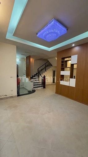 Chính chủ cho thuê nhà mặt ngõ to phố Giảng Võ (đối diện Vin đang xây)