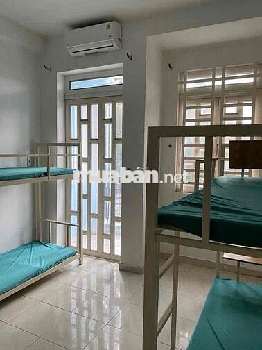 nhà nguyên căn trệt 3 lầu ngay cổng đại học ngân hàng