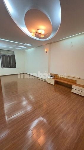 Chính chủ cho thuê nhà mặt ngõ to phố Giảng Võ (đối diện Vin đang xây)